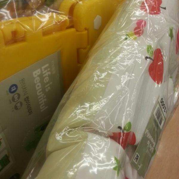 Photo taken at 롯데마트 (LOTTE Mart) by Jeong Wan N. on 2/8/2014