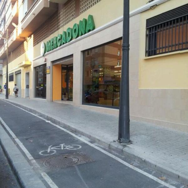 Photo taken at Mercadona Campanar by YorchSparrow on 9/7/2011