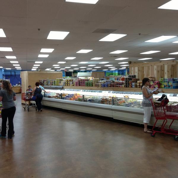 Photo taken at Trader Joe's by Ivan C. on 6/18/2013-美国新泽西州韦斯特菲尔德榆树街155 Photo taken at Trader Joe's by Ivan C. on 6/18/2013