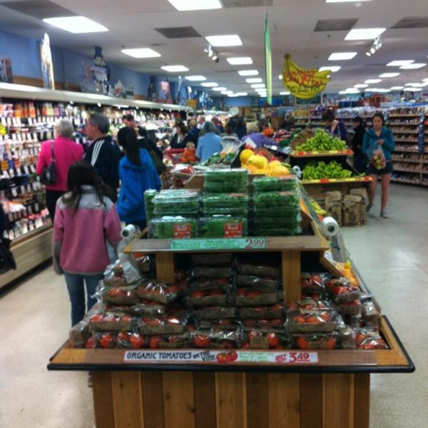 Photo taken at Trader Joe's by KEVIN P. on 4/29/2012-美国新泽西州韦斯特菲尔德榆树街155 Photo taken at Trader Joe's by KEVIN P. on 4/29/2012