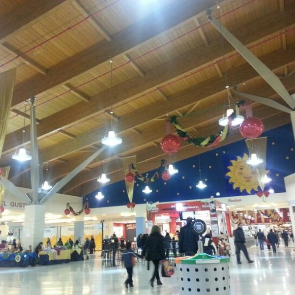 Photo taken at Auchan - Centro Commerciale Porte di Catania by Ylenia M. on 12/28/2012-意大利西西里岛卡塔尼亚192国道盖索比安科84+500公里 Photo taken at Auchan - Centro Commerciale Porte di Catania by Ylenia M. on 12/28/2012