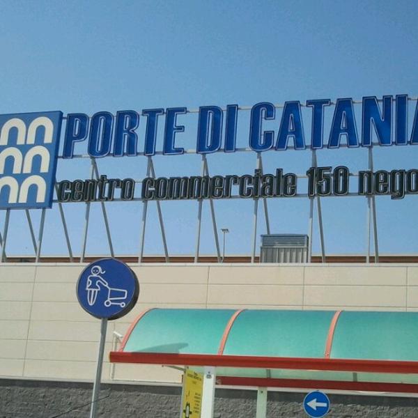 Photo taken at Auchan - Centro Commerciale Porte di Catania by Dimitri A. on 9/20/2012-意大利西西里岛卡塔尼亚192国道盖索比安科84+500公里 Photo taken at Auchan - Centro Commerciale Porte di Catania by Dimitri A. on 9/20/2012