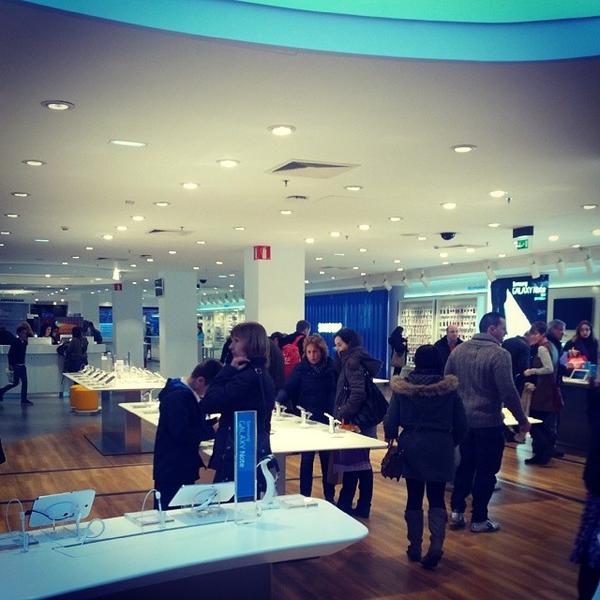 El Corte Inglés (Electrónica, Música, Libros)图片库