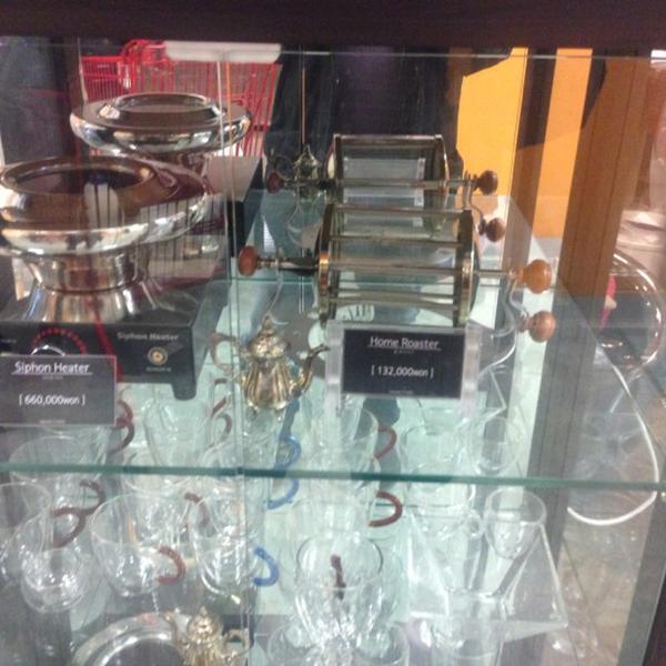 Photo taken at 홈플러스 (Home plus) by Joheum B. on 12/15/2012-京畿道安养市东安区162 Photo taken at 홈플러스 (Home plus) by Joheum B. on 12/15/2012