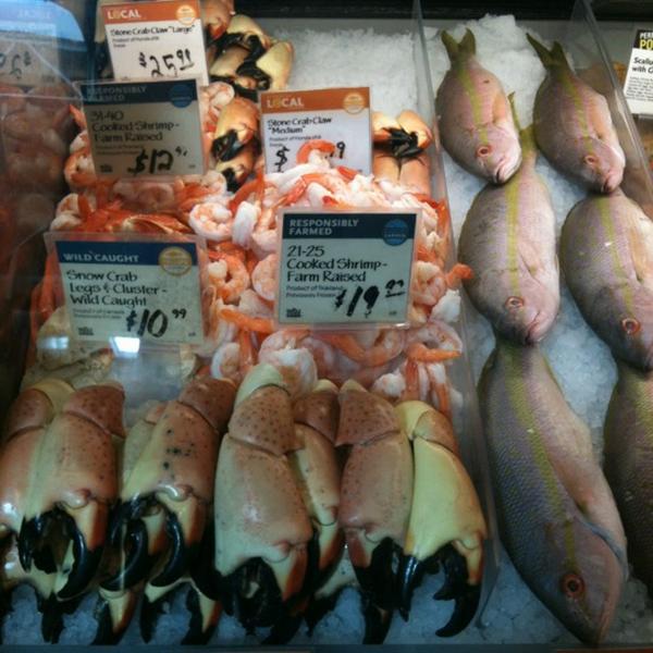 Photo taken at Whole Foods Market by Tati on 11/12/2012-美国佛罗里达州迈阿密奥尔顿路6789 Photo taken at Whole Foods Market by Tati on 11/12/2012