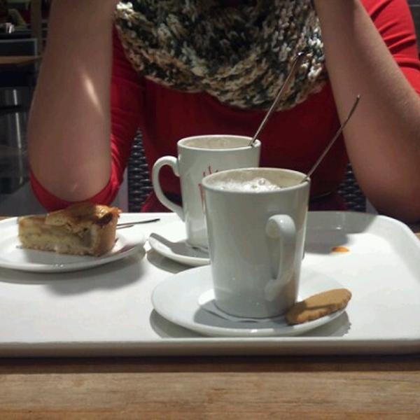 Photo taken at HEMA by Bas O. on 10/11/2012-荷兰格罗宁根赫尔街64号 Photo taken at HEMA by Bas O. on 10/11/2012