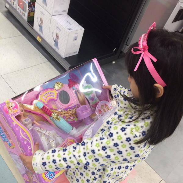 Photo taken at 홈플러스 (Home Plus) by ar5mm on 12/25/2014-京畿道水原市灵通区1576 Photo taken at 홈플러스 (Home Plus) by ar5mm on 12/25/2014