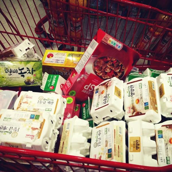 Photo taken at 홈플러스 (Home Plus) by J.C on 7/23/2013-京畿道水原市灵通区1576 Photo taken at 홈플러스 (Home Plus) by J.C on 7/23/2013