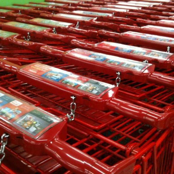 Photo taken at 홈플러스 (Home Plus) by Frank P. on 3/3/2012-京畿道水原市灵通区1576 Photo taken at 홈플러스 (Home Plus) by Frank P. on 3/3/2012