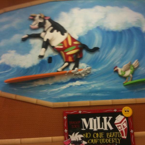 Photo taken at Trader Joe's by Daryl B. on 4/23/2011-加尼福尼亚喜瑞都汤中心街道12861 Photo taken at Trader Joe's by Daryl B. on 4/23/2011