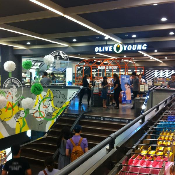 韩国特产和礼物올리브영 (OLIVE YOUNG) Lifestyle Experience Center图片库