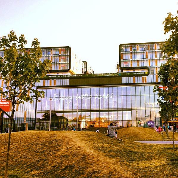 Photo taken at Tesco by Joao Carlos V. on 8/20/2013