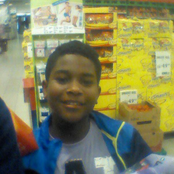 Photo taken at Kiwi by Algelys P. on 8/24/2013