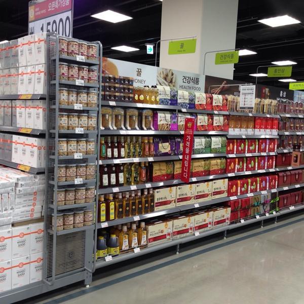 Photo taken at 이마트 (e-mart) by Kim J. on 7/24/2014-京畿道高阳市一山区237易买得超市 Photo taken at 이마트 (e-mart) by Kim J. on 7/24/2014