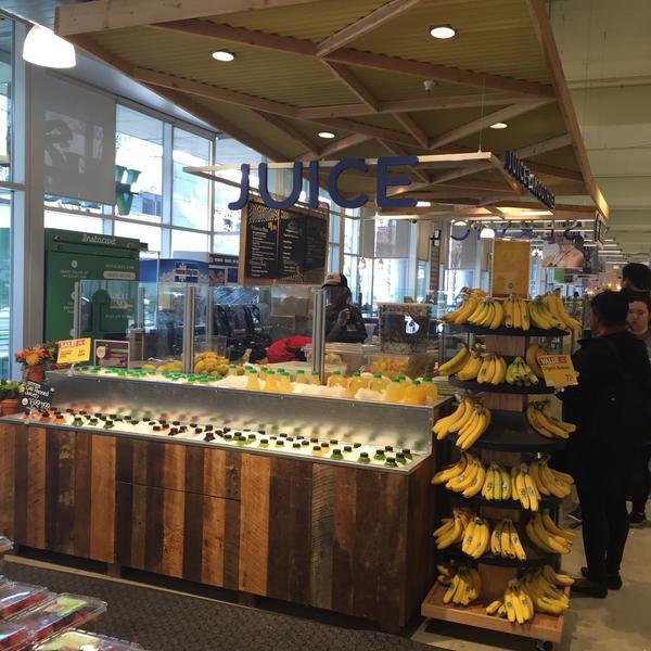 Photo taken at Whole Foods Market by Suzanne E. on 4/4/2015-伊利诺芝加哥霍尔斯特德街比1号 Photo taken at Whole Foods Market by Suzanne E. on 4/4/2015