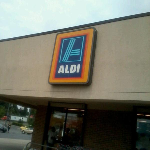 Photo taken at Aldi by Willie A. on 8/15/2012