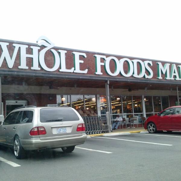 Photo taken at Whole Foods by LaMont'e B. on 8/28/2013-北卡罗莱纳 德罕621宽街(西主街道) Photo taken at Whole Foods by LaMont'e B. on 8/28/2013