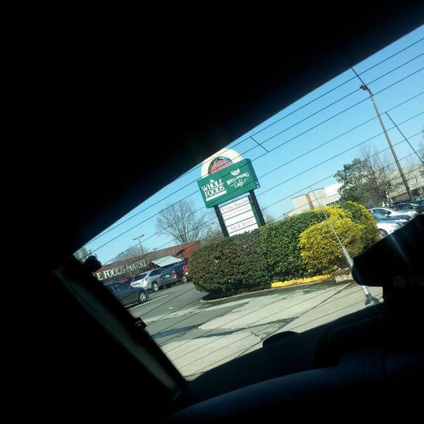 Photo taken at Whole Foods by Jermaine J. on 2/24/2013-北卡罗莱纳 德罕621宽街(西主街道) Photo taken at Whole Foods by Jermaine J. on 2/24/2013