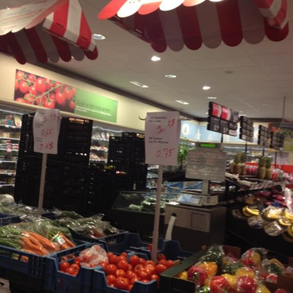 Photo taken at Albert Heijn by Andi M. on 4/28/2012-荷兰南荷兰省卢恩朱莉安娜街37-41号 Photo taken at Albert Heijn by Andi M. on 4/28/2012