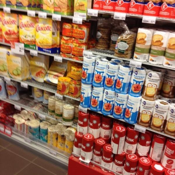 Photo taken at Albert Heijn by Andi M. on 7/25/2012-荷兰南荷兰省卢恩朱莉安娜街37-41号 Photo taken at Albert Heijn by Andi M. on 7/25/2012