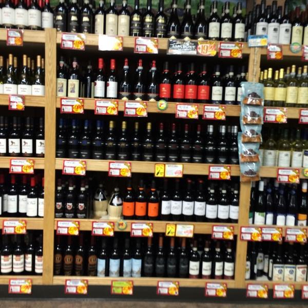 Photo taken at Trader Joe's by Ratana on 7/15/2014-华盛顿州西雅图麦迪逊大街1700号 Photo taken at Trader Joe's by Ratana on 7/15/2014