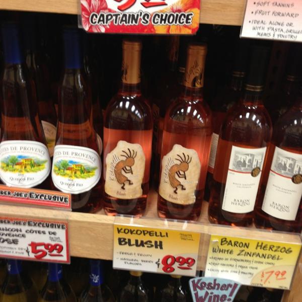 Photo taken at Trader Joe's by Yxes -亚利桑那 格兰岱尔0西钟路772(第75大街) Photo taken at Trader Joe's by Yxes