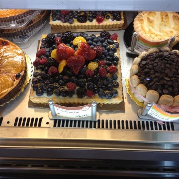 Photo taken at Whole Foods Market by Pat S. on 4/14/2012-佛罗里达州派恩克雷斯特迪克斯高速路11701号 Photo taken at Whole Foods Market by Pat S. on 4/14/2012