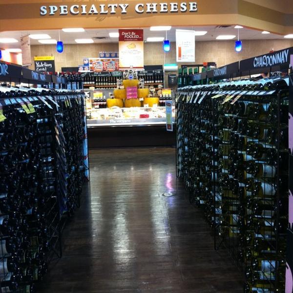 Photo taken at Whole Foods Market by Bets Z. on 9/9/2011-佛罗里达州派恩克雷斯特迪克斯高速路11701号 Photo taken at Whole Foods Market by Bets Z. on 9/9/2011