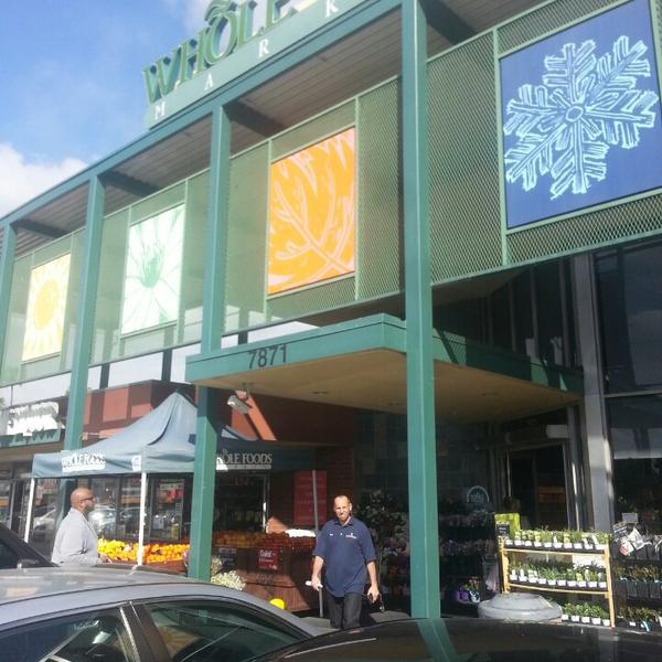 Photo taken at Whole Foods Market by tony m. on 3/6/2013-加尼福尼亚西好莱坞圣莫尼卡大道7871(在北费尔法克斯大道) Photo taken at Whole Foods Market by tony m. on 3/6/2013