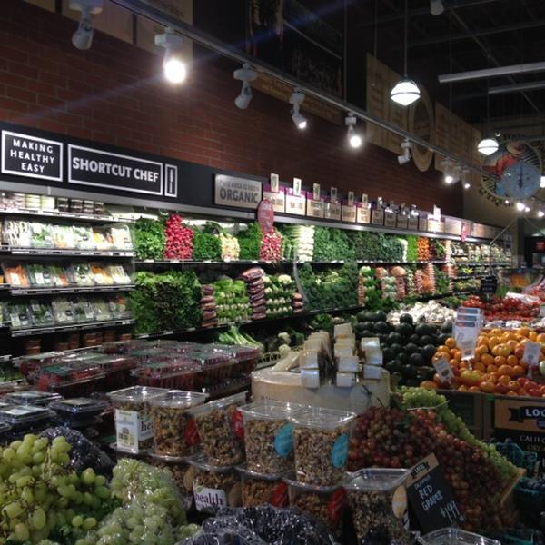 Photo taken at Whole Foods Market by Olesya S. on 9/8/2012-加尼福尼亚西好莱坞圣莫尼卡大道7871(在北费尔法克斯大道) Photo taken at Whole Foods Market by Olesya S. on 9/8/2012