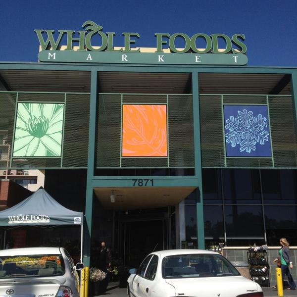 Photo taken at Whole Foods Market by Alex L. on 3/10/2013-加尼福尼亚西好莱坞圣莫尼卡大道7871(在北费尔法克斯大道) Photo taken at Whole Foods Market by Alex L. on 3/10/2013