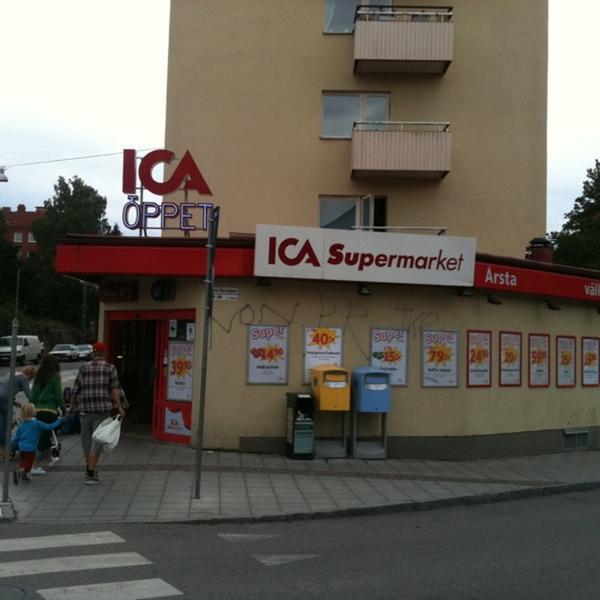Photo taken at ICA Supermarket Årsta by Fredrik A. on 7/26/2011