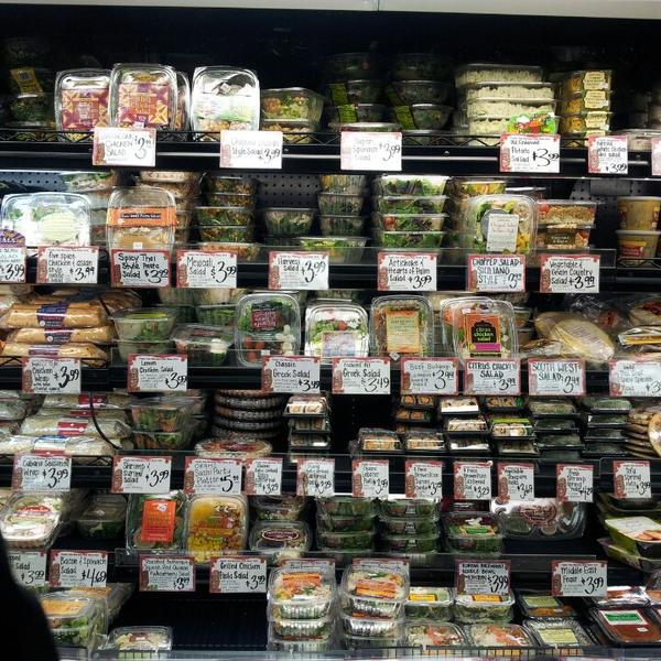 Photo taken at Trader Joe's by Jo J. on 3/14/2013-加利福尼亚州谢尔曼奥克斯黑泽汀大道滨江路14119号 Photo taken at Trader Joe's by Jo J. on 3/14/2013