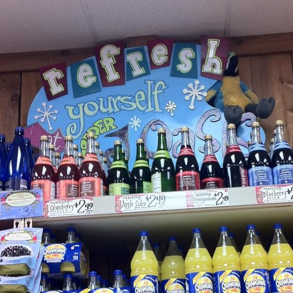 Photo taken at Trader Joe's by Anna N. on 3/21/2012-加利福尼亚州谢尔曼奥克斯黑泽汀大道滨江路14119号 Photo taken at Trader Joe's by Anna N. on 3/21/2012