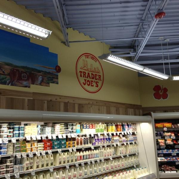 Photo taken at Trader Joe's by Scott R. on 10/7/2012-美国得克萨斯州沃思堡石头街大道2701 Photo taken at Trader Joe's by Scott R. on 10/7/2012