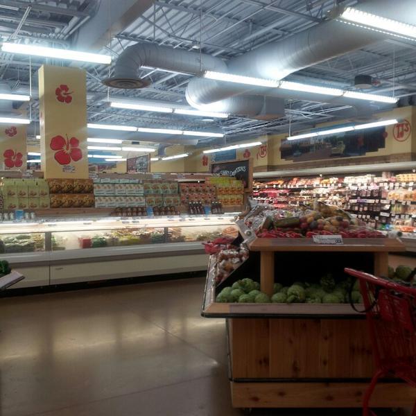 Photo taken at Trader Joe's by SilverLove on 5/24/2013-美国得克萨斯州沃思堡石头街大道2701 Photo taken at Trader Joe's by SilverLove on 5/24/2013