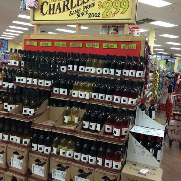 Photo taken at Trader Joe's by Jamie V. on 4/28/2014-亚利桑那州斯科茨代尔弗兰克劳埃德莱特路7555号 Photo taken at Trader Joe's by Jamie V. on 4/28/2014