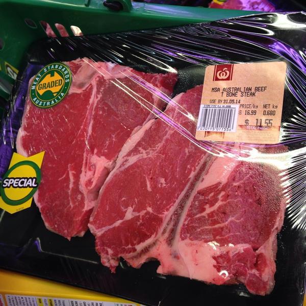 Photo taken at Woolworths by Eun-Man Y. on 5/27/2014