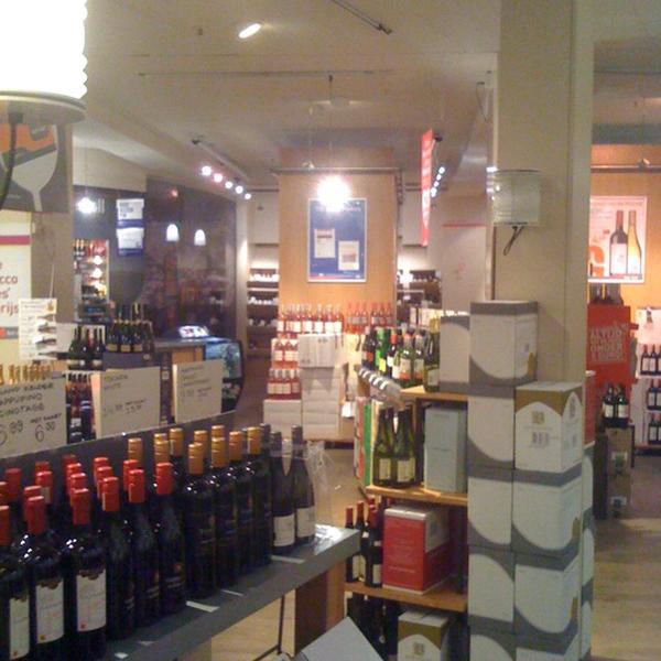 Photo taken at Gall & Gall by Sander Z. on 7/16/2011