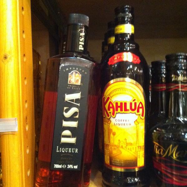 Photo taken at Gall & Gall by -荷兰阿姆斯特丹帕雷斯大街 Photo taken at Gall & Gall by