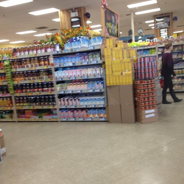 Photo taken at Trader Joe's by JD L. on 1/30/2013-加尼福尼亚 普莱森顿皮姆利科街道4040#150(在圣丽塔路) Photo taken at Trader Joe's by JD L. on 1/30/2013