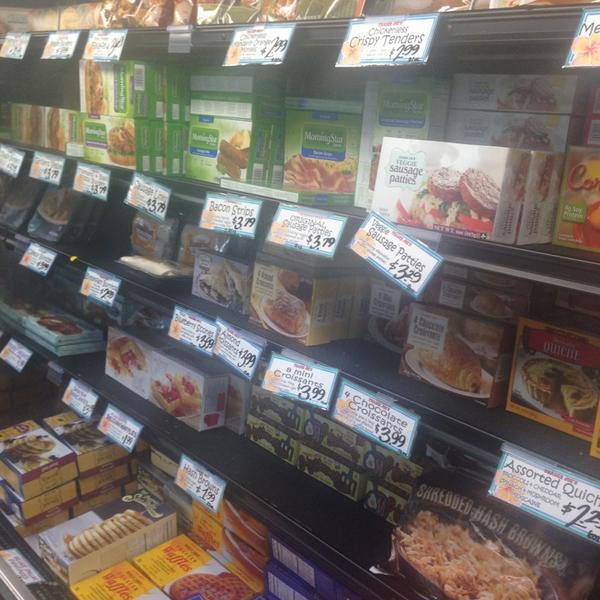 Photo taken at Trader Joe's by Levent T. on 2/2/2013-美国加利福尼亚州圣地亚哥石榴石大道1211 Photo taken at Trader Joe's by Levent T. on 2/2/2013