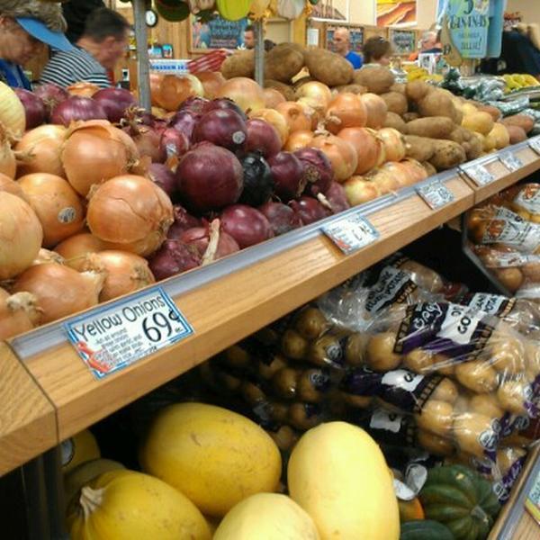 Photo taken at Trader Joe's by Alex M. on 10/11/2012-美国加利福尼亚州圣地亚哥石榴石大道1211 Photo taken at Trader Joe's by Alex M. on 10/11/2012