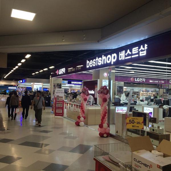 Photo taken at 홈플러스 (Home plus) by 경남 서. on 5/9/2014-大邱市达西区达句伐大路1467号(城西店) Photo taken at 홈플러스 (Home plus) by 경남 서. on 5/9/2014