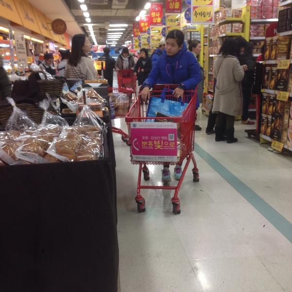 Photo taken at 홈플러스 (Home plus) by Yoonseok H. on 1/16/2014-大邱市达西区达句伐大路1467号(城西店) Photo taken at 홈플러스 (Home plus) by Yoonseok H. on 1/16/2014