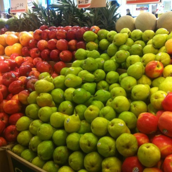 Photo taken at Whole Foods Market by Kelly S. on 3/27/2011-康涅狄格西哈特福德雷蒙路50(新街与艾沙姆街间) Photo taken at Whole Foods Market by Kelly S. on 3/27/2011