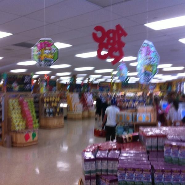 Photo taken at Trader Joe's by Sam H. on 9/25/2011-美国加利福尼亚州欧申赛德远景路2570 Photo taken at Trader Joe's by Sam H. on 9/25/2011
