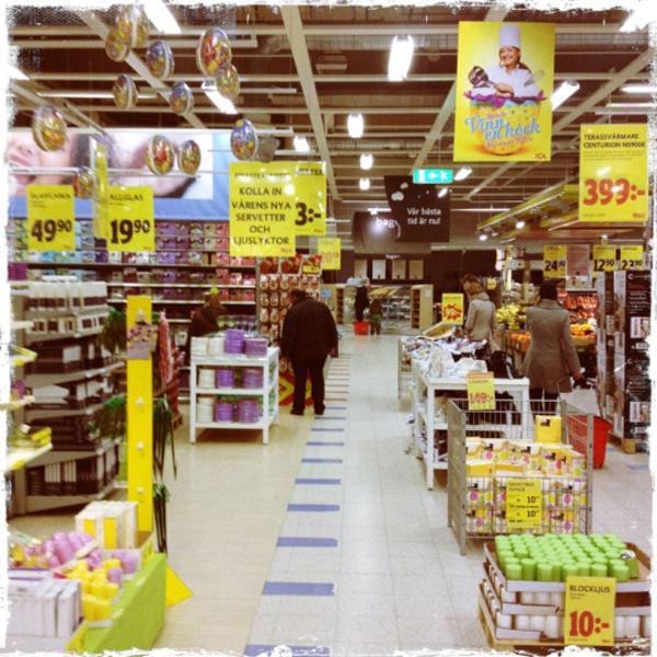 Photo taken at ICA Maxi by Daniele P. on 4/9/2012
