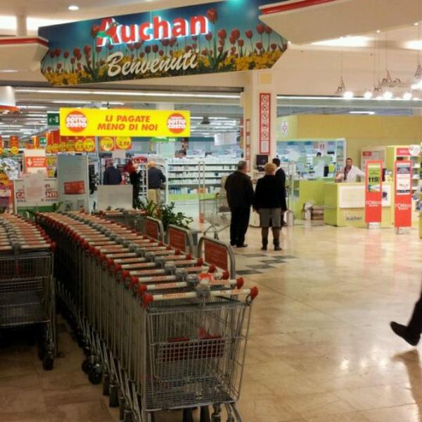 Photo taken at Centro Commerciale Dei Laghi 'Auchan' by Samuele B. on 3/7/2012-意大利伦巴第雷斯卡尔迪纳帕尔米罗·陶里亚蒂街52 Photo taken at Centro Commerciale Dei Laghi 'Auchan' by Samuele B. on 3/7/2012