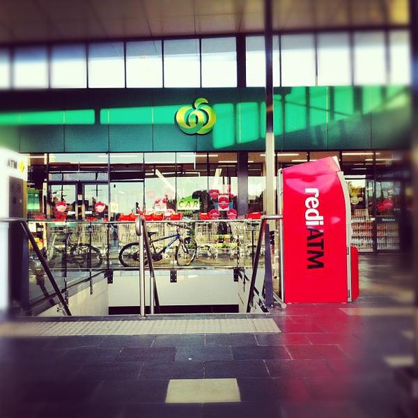 Photo taken at Woolworths by James I. on 5/5/2012-昆士兰州曼彻斯特路Woolworths超市 Photo taken at Woolworths by James I. on 5/5/2012
